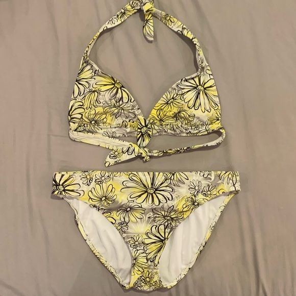 Island Pearls SwimSuit. Top Medium Bottoms XL - Picture 1 of 3
